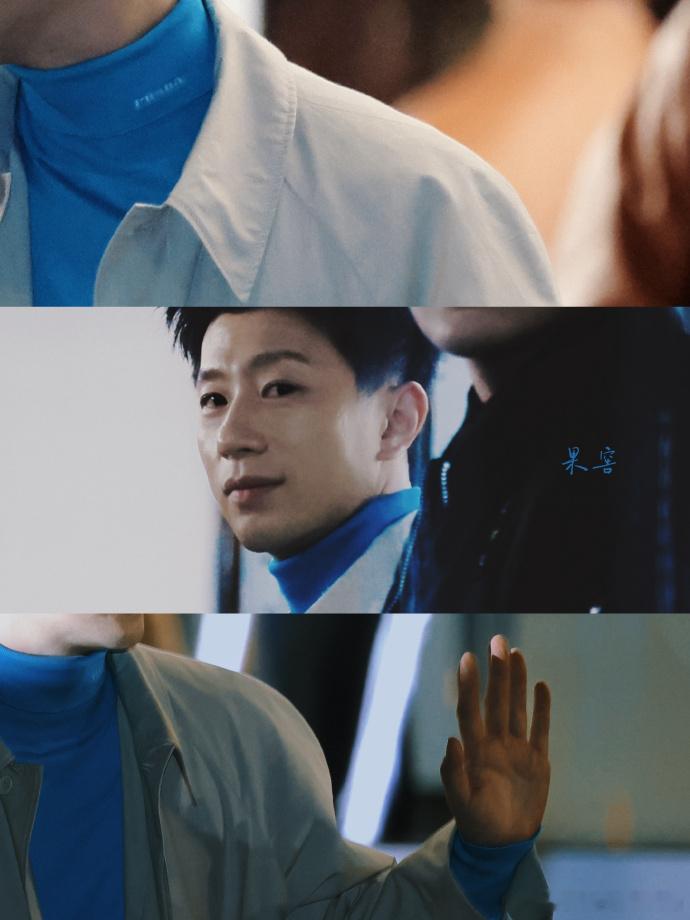 马龙和大家热情合照谁懂啊！在米兰碰到马龙还能合照，这是什么神仙运气，龙队也太宠粉