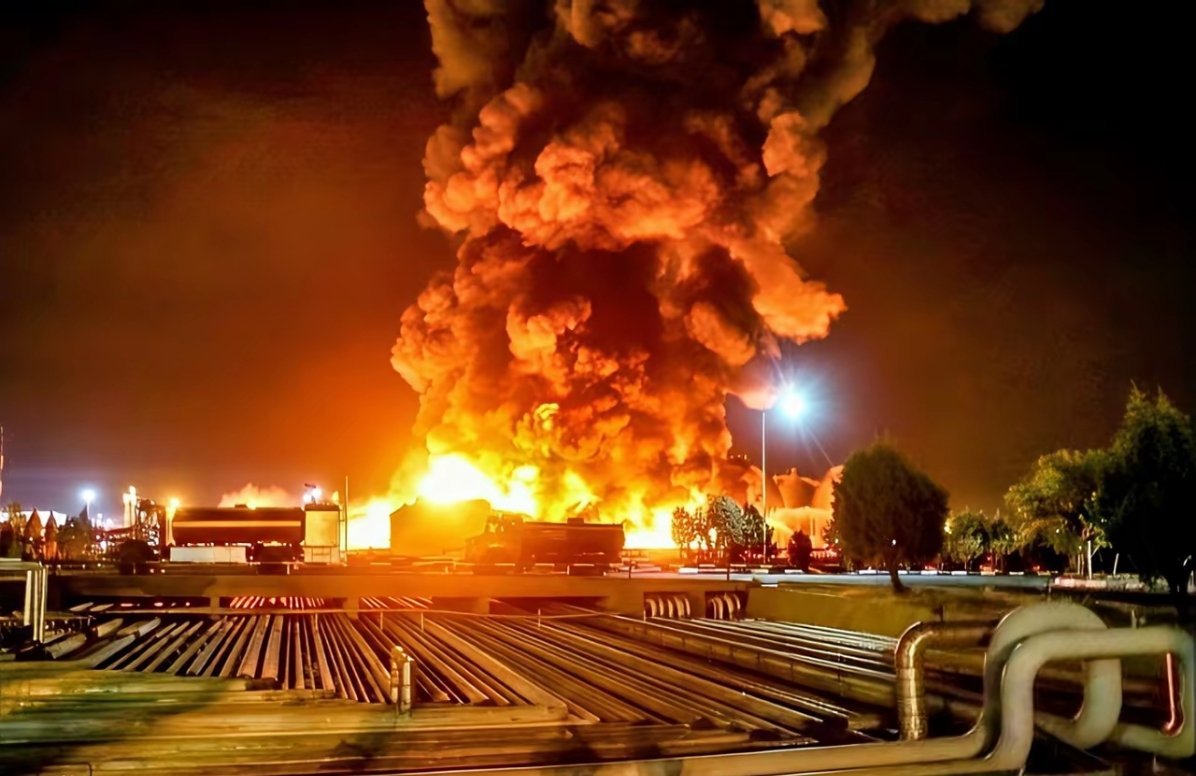 伊朗30余个大型储油设施遭到袭击，美国被指责得不到就毁掉。美伊以冲突