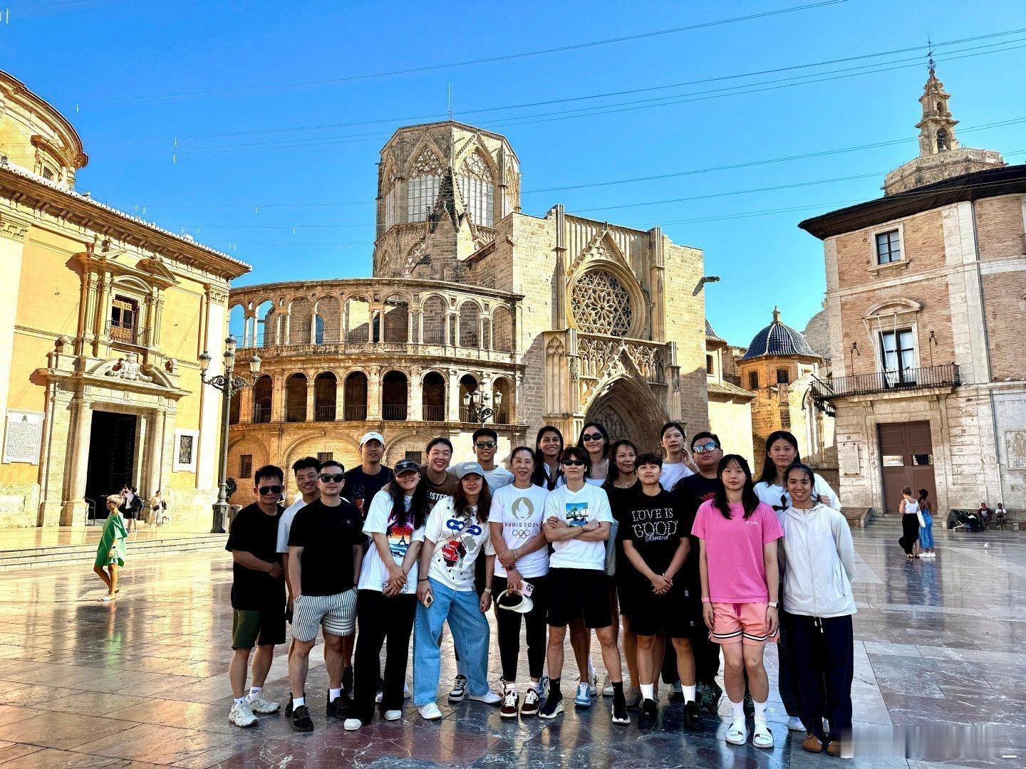 杨力维杨力维广东女篮 20250101轩哥微博更新，收集点碎片姐姐 