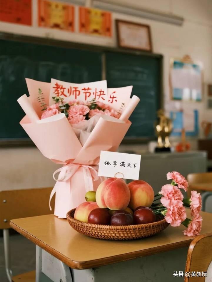 有个网友留言说
师者的作用是让整个社会增智
而不是让社会降智
说的很好
我明明知