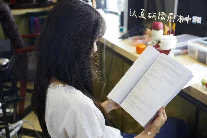 江疏影新剧要当任重后妈江疏影和任重的这个较量真的是绝了啊！居然新剧是当他的后妈啊