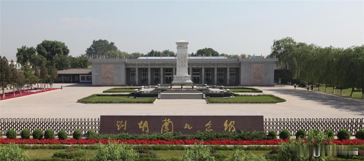 咏少女烈士刘胡兰
             符进朝
少年豪气贯长虹，丹心万里照碧