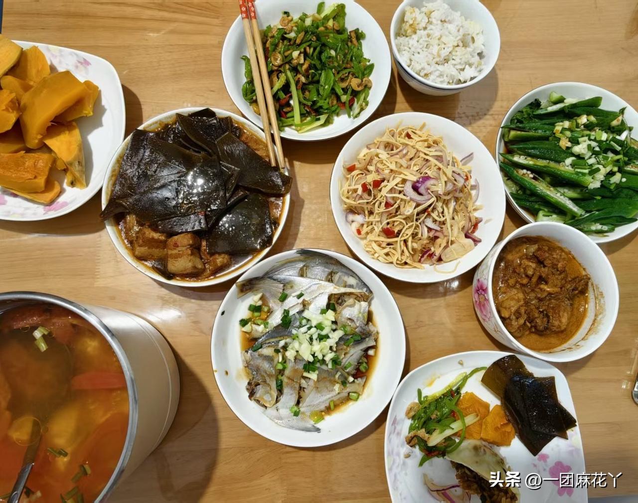 我问麻团儿是喜欢芜湖的夏天还是芜湖的冬天。
麻团儿怕我的问话有坑儿，不敢回答。想