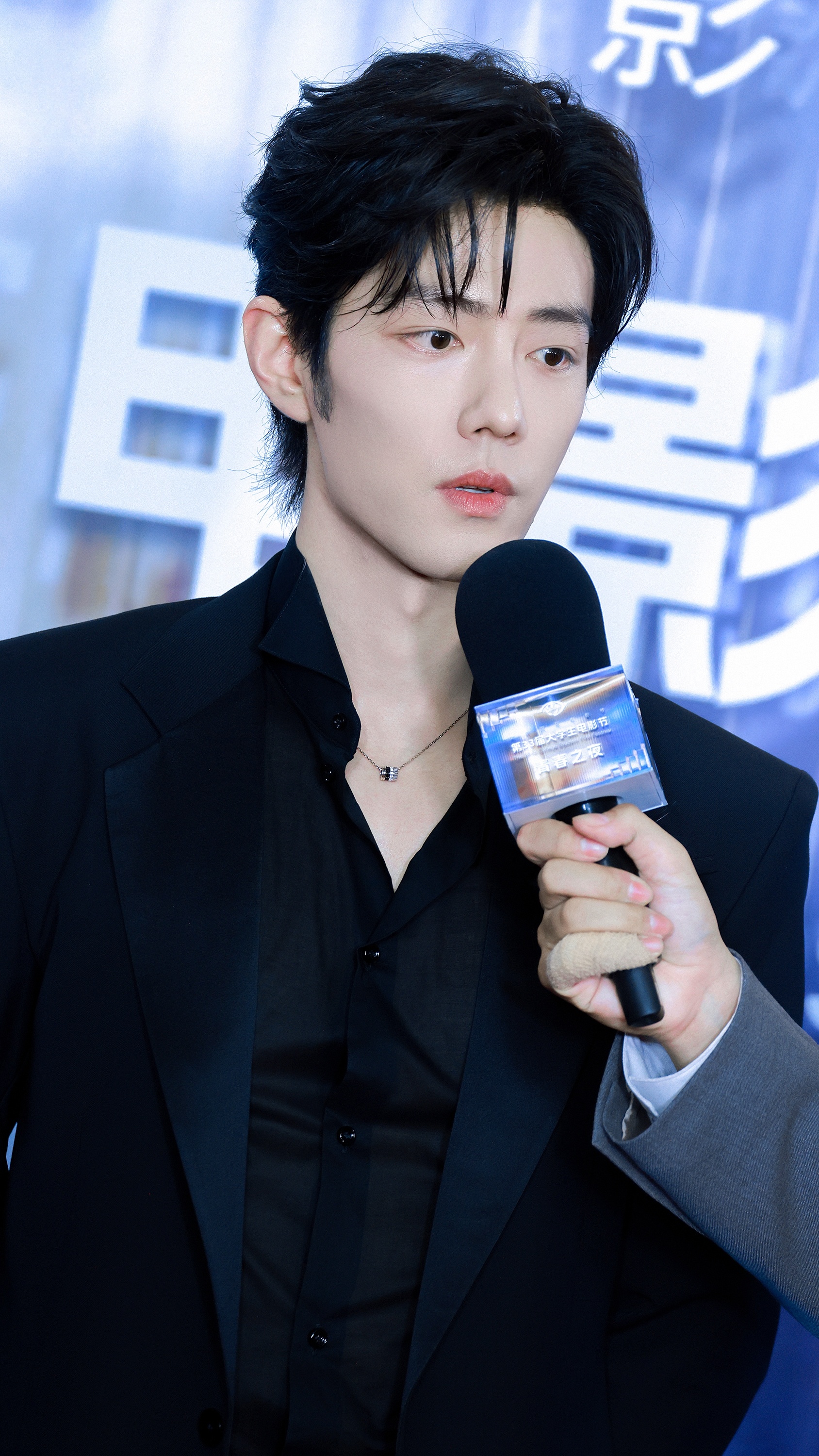 妆感真的好淡啊 几乎是纯素颜展示天资中😌 