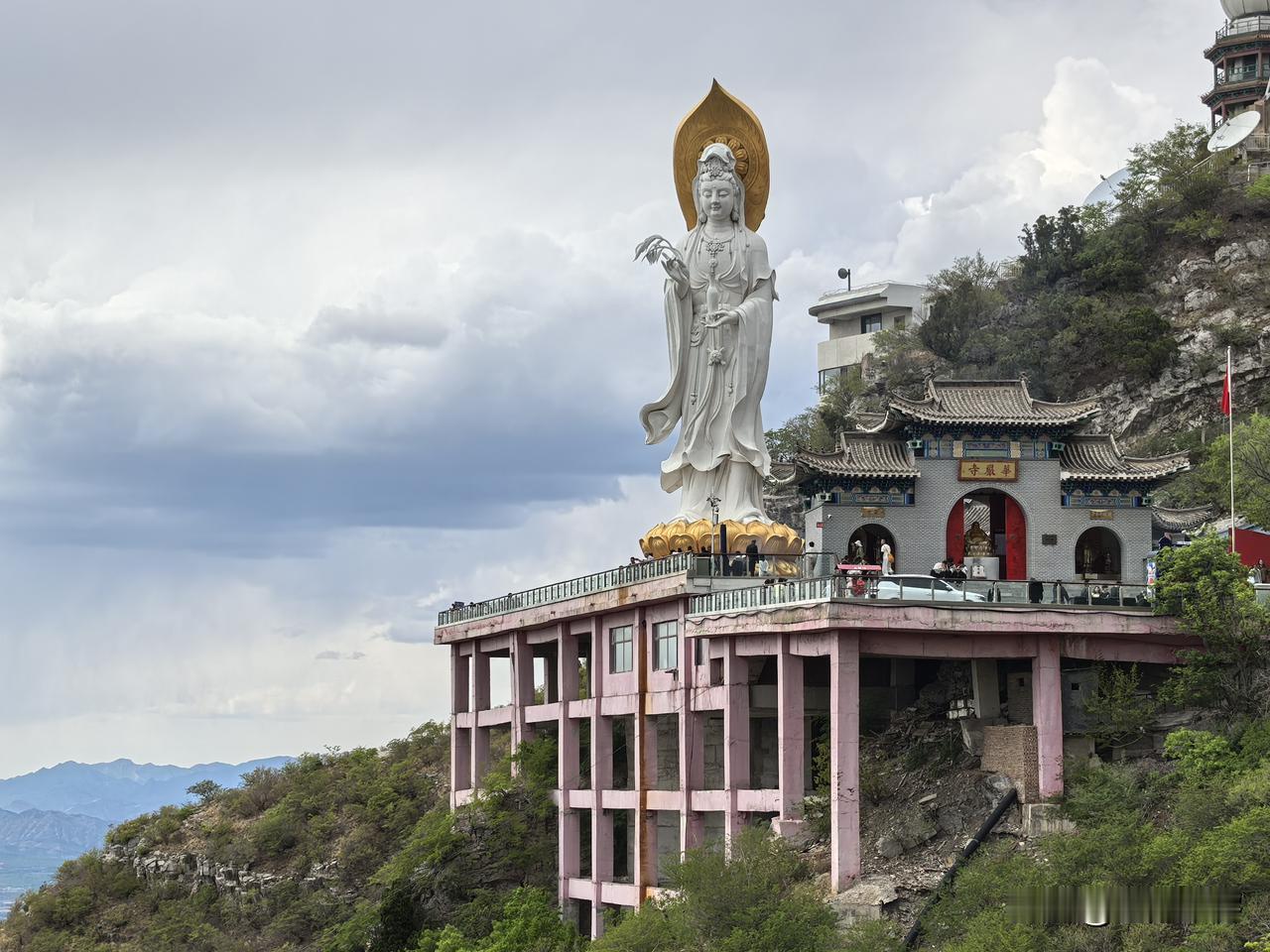 水深千尺泥为底
山高万仞我为峰