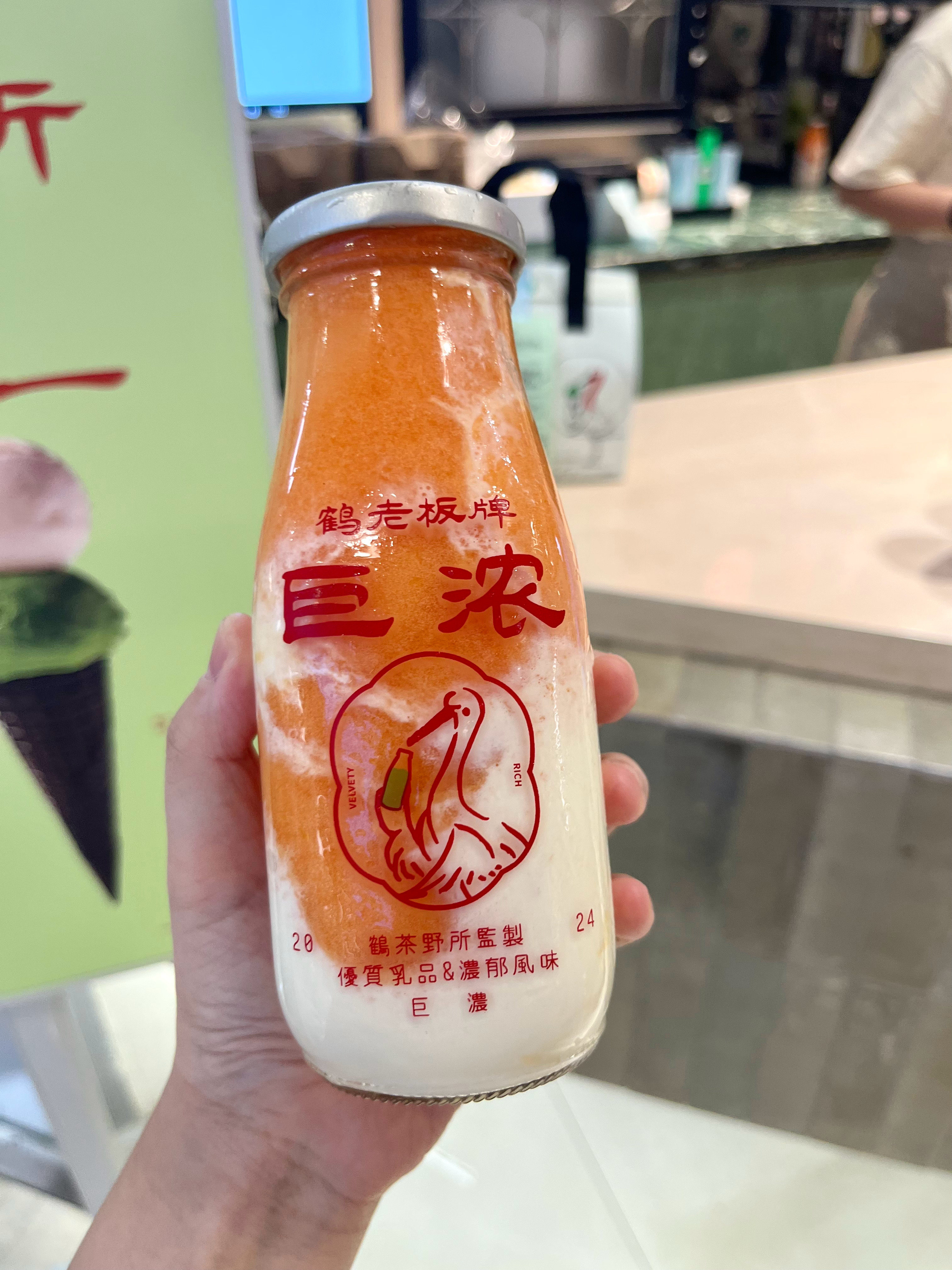 这个奶绝不是一般的奶，肯定放了炼乳淡奶油或者奶粉，我现在对糖敏锐的一批xs，但是