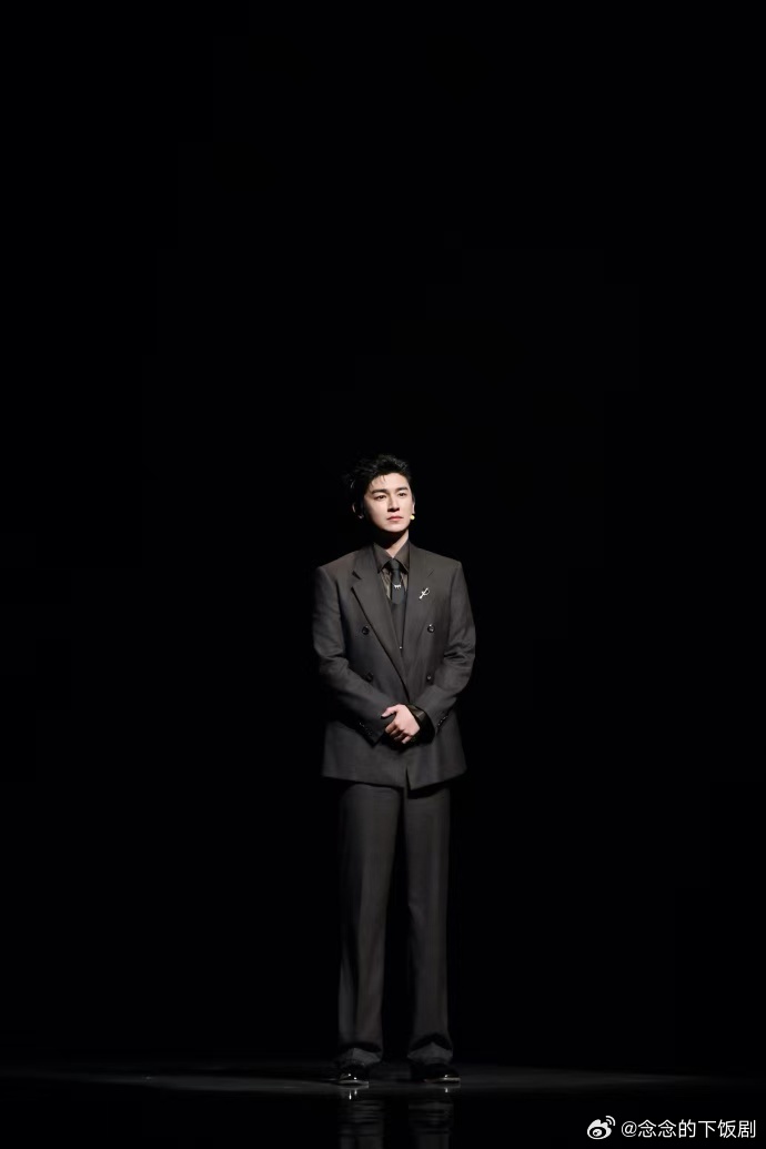 杨旭文和卢凌风郭靖同框 跨时空同框好戳人，卢凌风与郭靖都是经典，杨旭文用实力说话