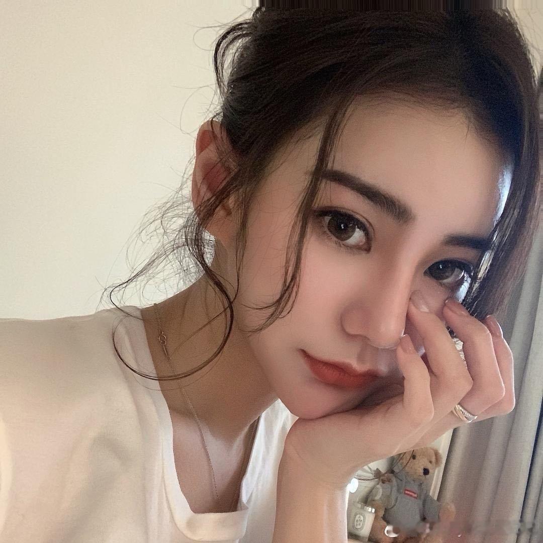 #Mandy说23年10月才认识汪小菲# 汪小菲老婆Mandy说是2023年10