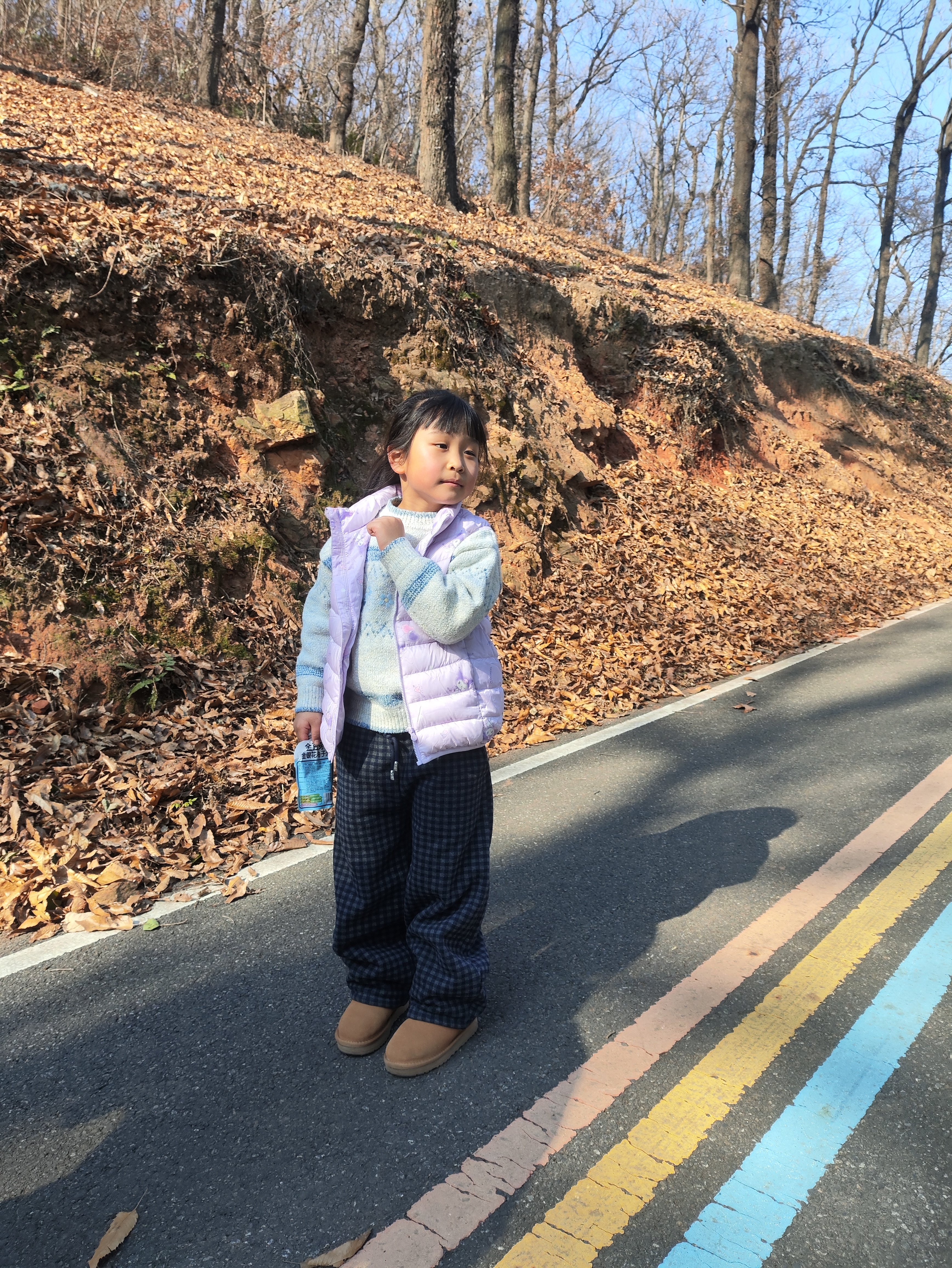 晚上给二姐缝缝补补了一下抱睡小熊，有二十年没动针线了记忆中最深刻的是十几岁的时候