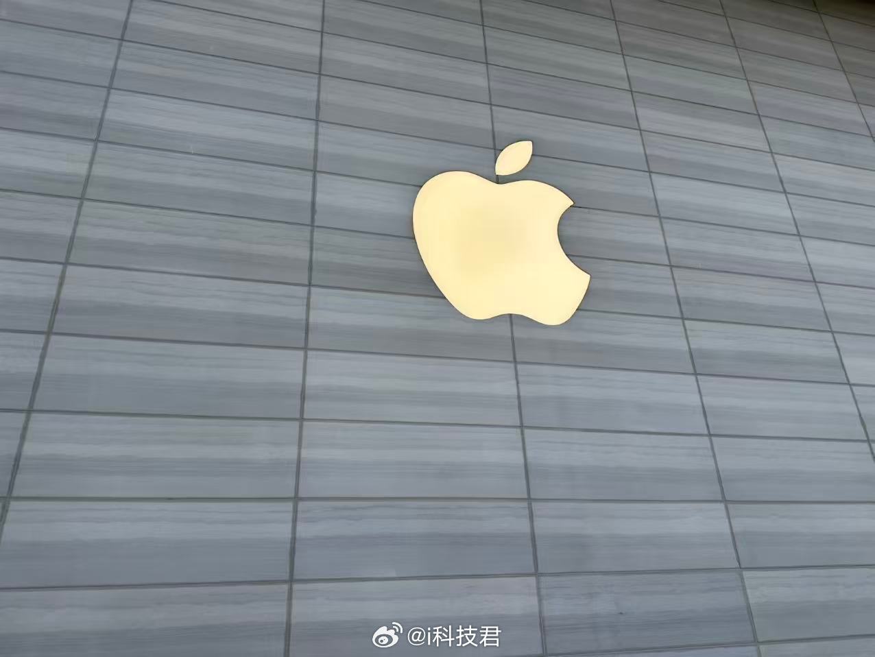 手机涨价最难受的是消费者，厂商还好，可以减少发布型号，降低配置，涨价保利润，压力