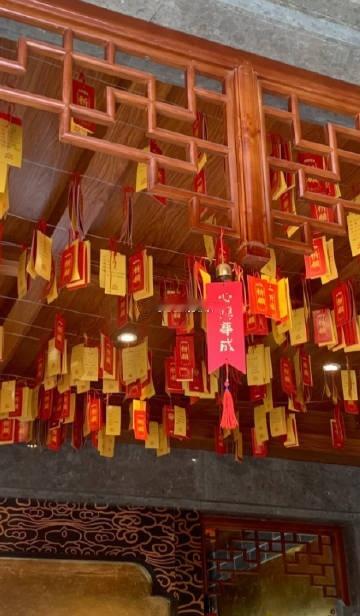 任何事都需要因缘成熟才能呈现果报。种种功德利益，等到因缘成熟时，果报自然现前。 