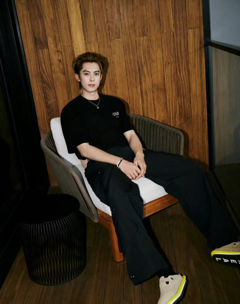 王鹤棣大年初四开工亲爱的客栈真好真好，王鹤棣大年初四就开工。 