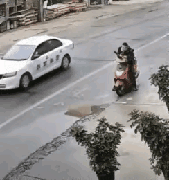行人车辆都如此冷漠？如此麻木吗？人心是怎么凉的？