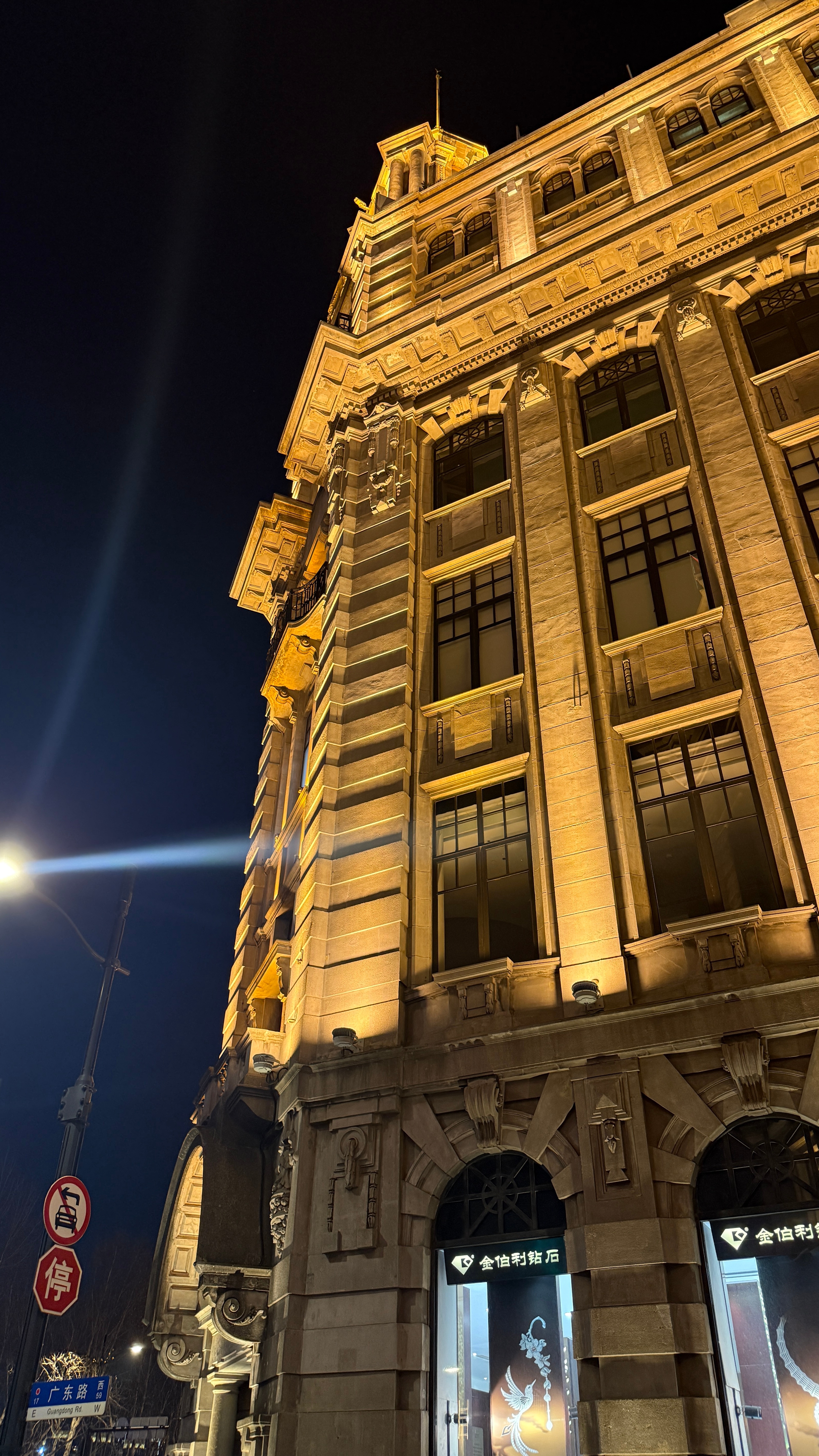 单休一天出了一趟国这就是高能量的人吗，说实话现在双休都已经满足不了我了，如果我想