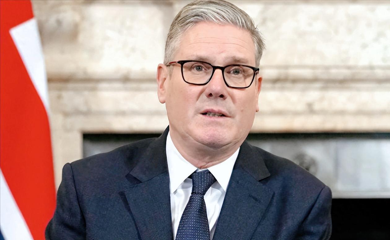 英国首相斯塔默重磅表态，英国与乌共进退，而英国前首相约翰逊更是表示，别再畏缩，摧