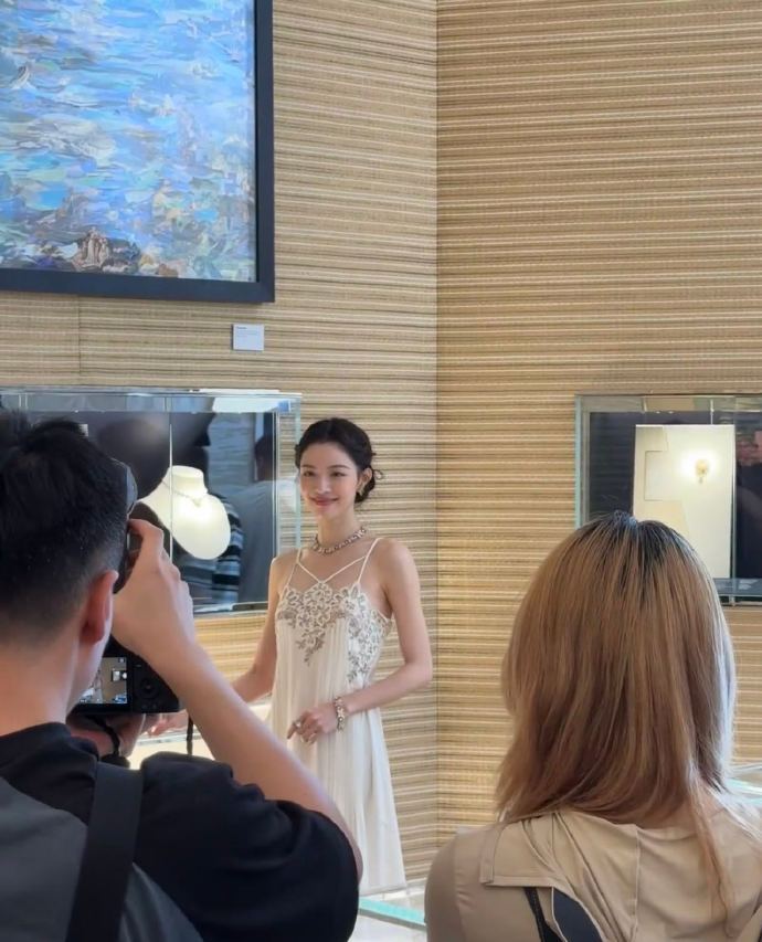 钟楚曦被光镀了的神女女娲娘娘您偏心怎么她这么漂亮啊 优雅大气女人 ​ ​​​