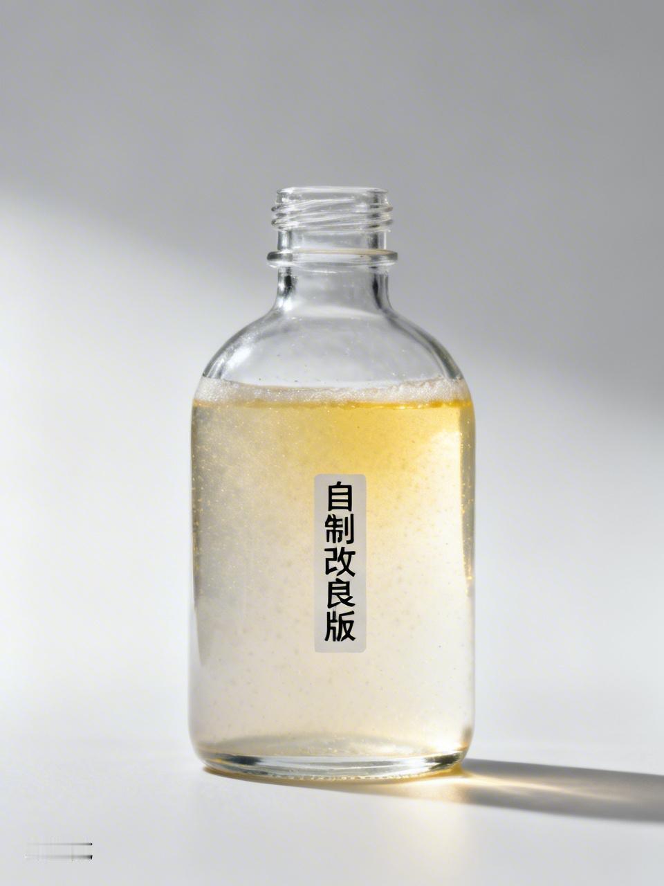 自制茅台酒，这不算造假。
用53度汾酒，打开后放入两三滴好的酿制酱油和陈醋，再放