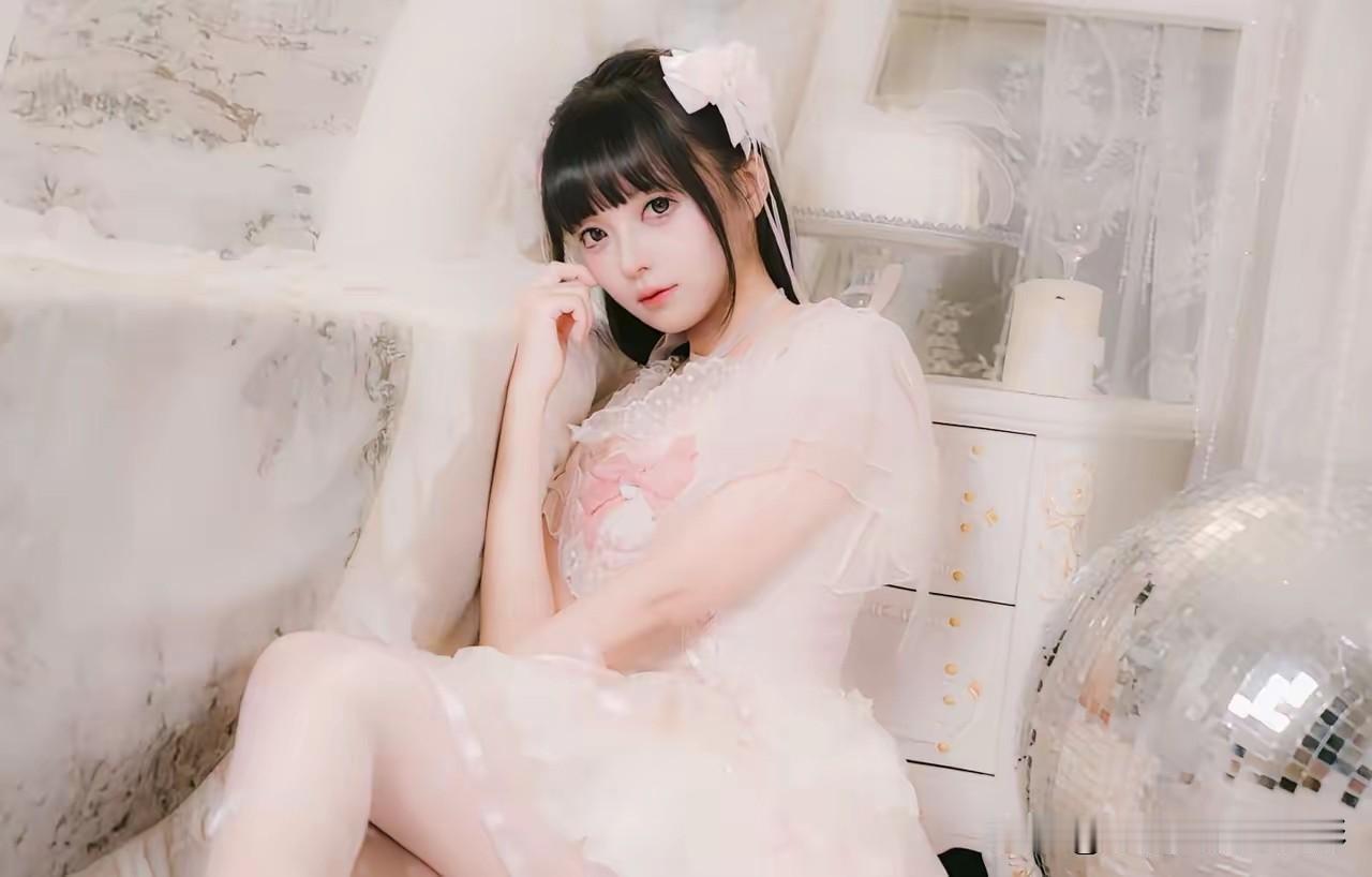少女情怀总是诗
花与珍珠匣 丝缎芭蕾丝缎美学