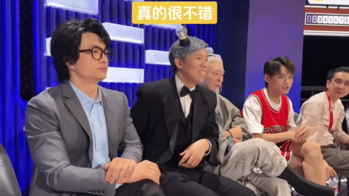 #马龙喜人同款夸夸挑战#喜人马龙同款夸夸手势，满屏的夸夸就看你迷不迷糊[666]