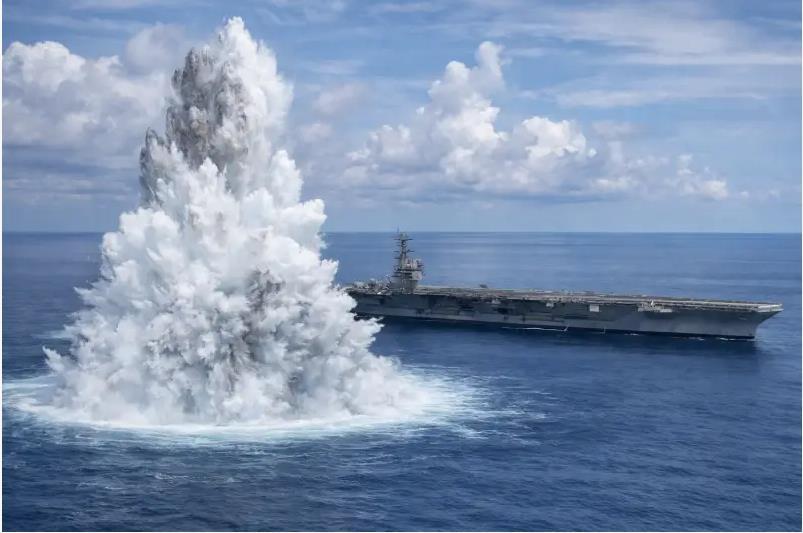 为何美国海军航母打击群选择重新部署至远离伊朗海岸的区域？
   首先需要明确区分