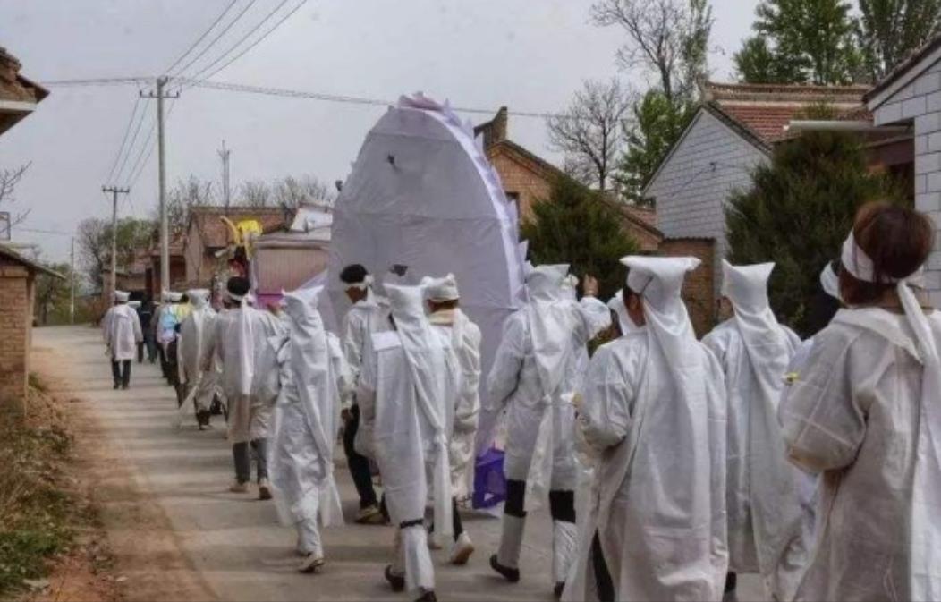 有人说：“20年后中国丧葬将会转变，很多独生子女对待死去的父母，基本上会转变为直