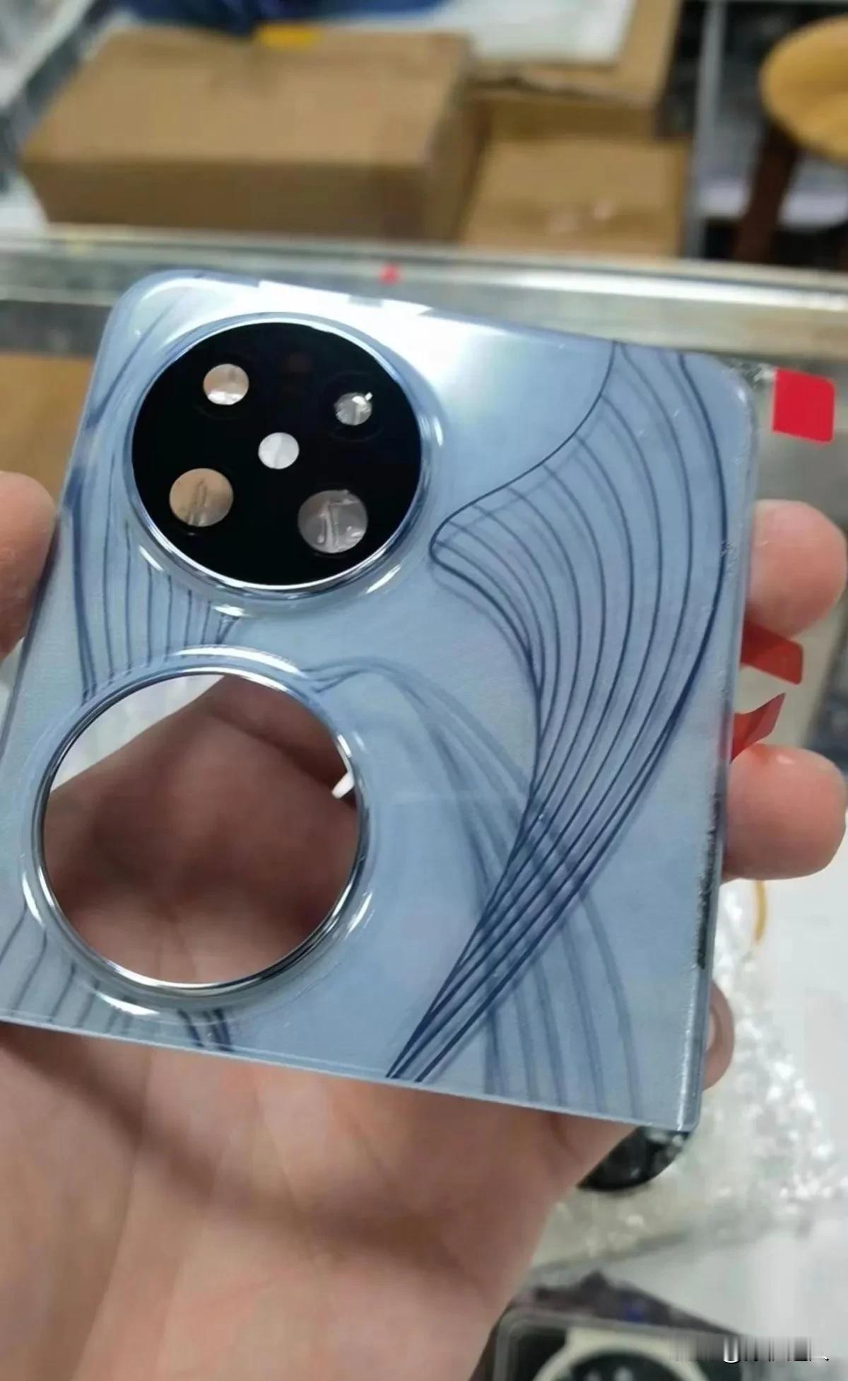 华为Pocket2的后盖曝光，除了3D立体浮雕(吐一)，还有洛可可白哦。你们觉得