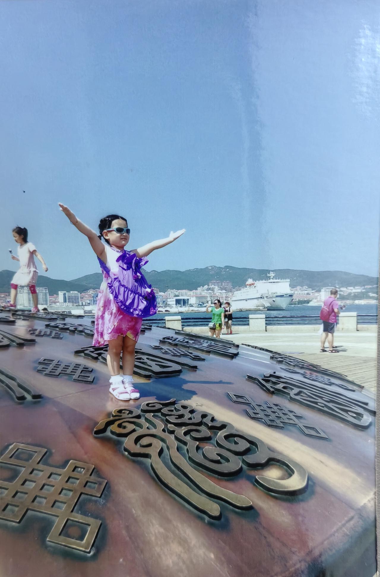 童年的快乐时光续集
宝贝孙女童年的快乐时光，就像春天里盛开的花朵，充满了生机与活