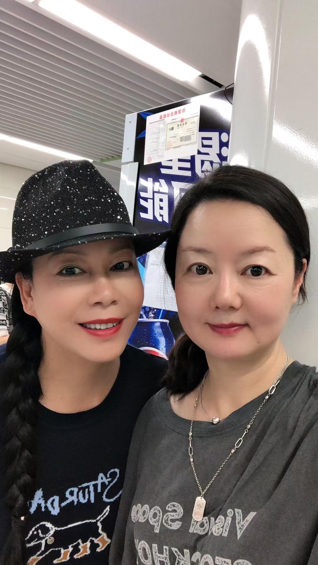 千千阙歌、红茶馆、夜机、飘雪——旋律将回忆拉满；奔赴现场，就为听陈慧娴再唱：原来