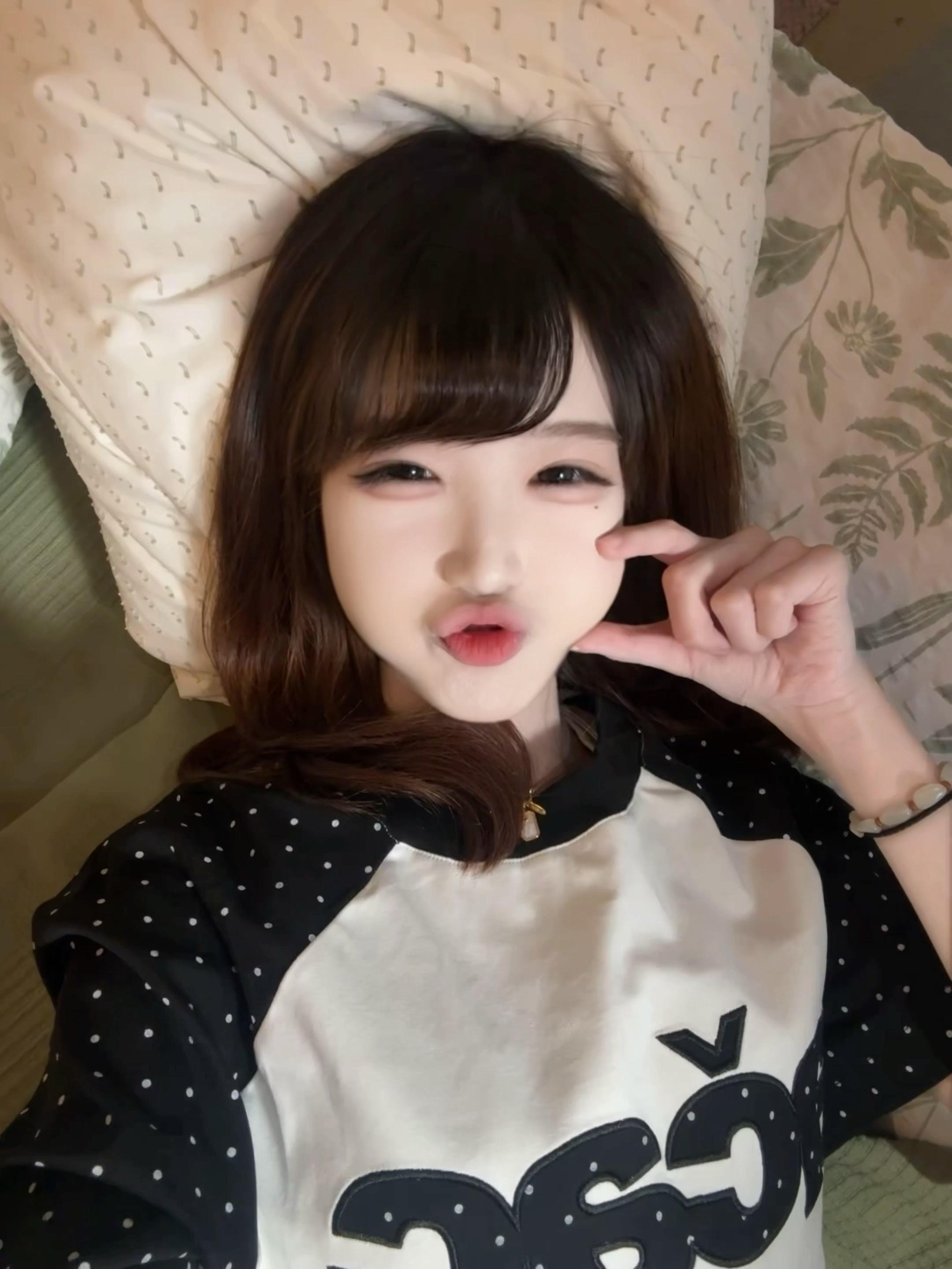 懵一天萌一天 明天又是周六周天 🐶🍪🧀🍥🍣🍪🍗🥥🍔