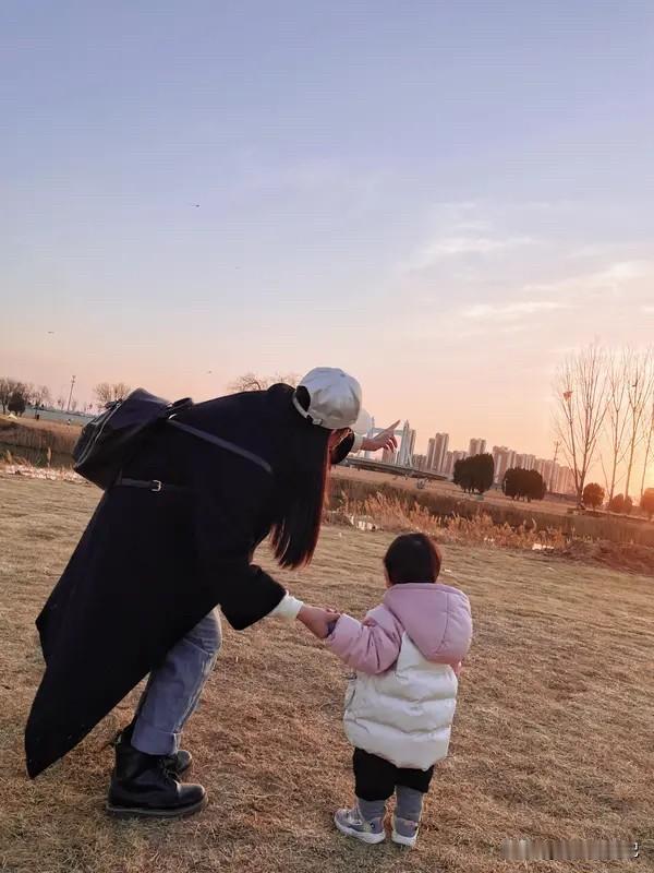 我感觉任何人都会犯错，我们可以原谅她，但是别人也许不可以原谅她，婚姻最重要的就是