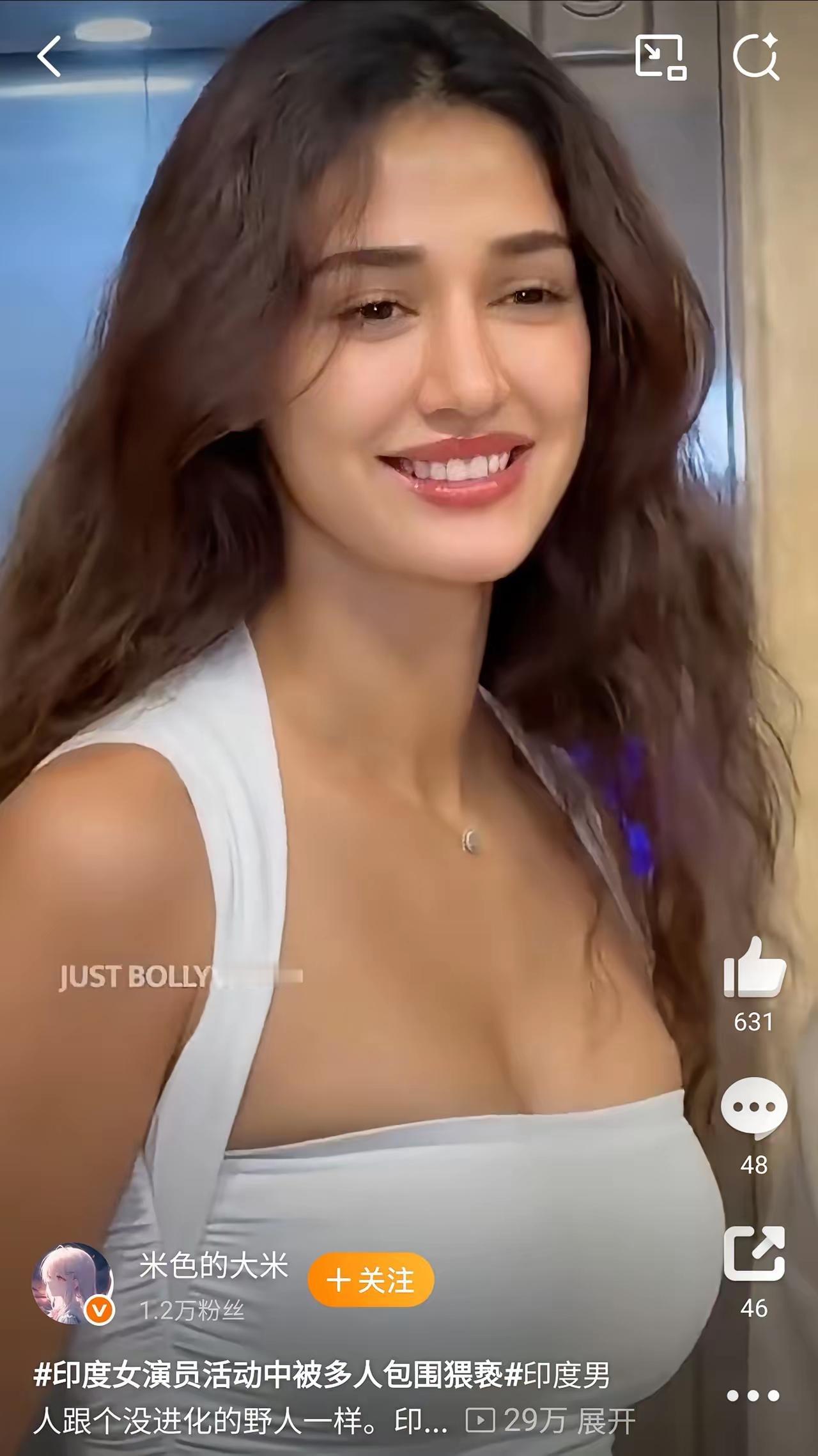 太吓人了！印度女演员在近期公开活动中被多人包围猥亵。

看着现场人山人海，密密麻