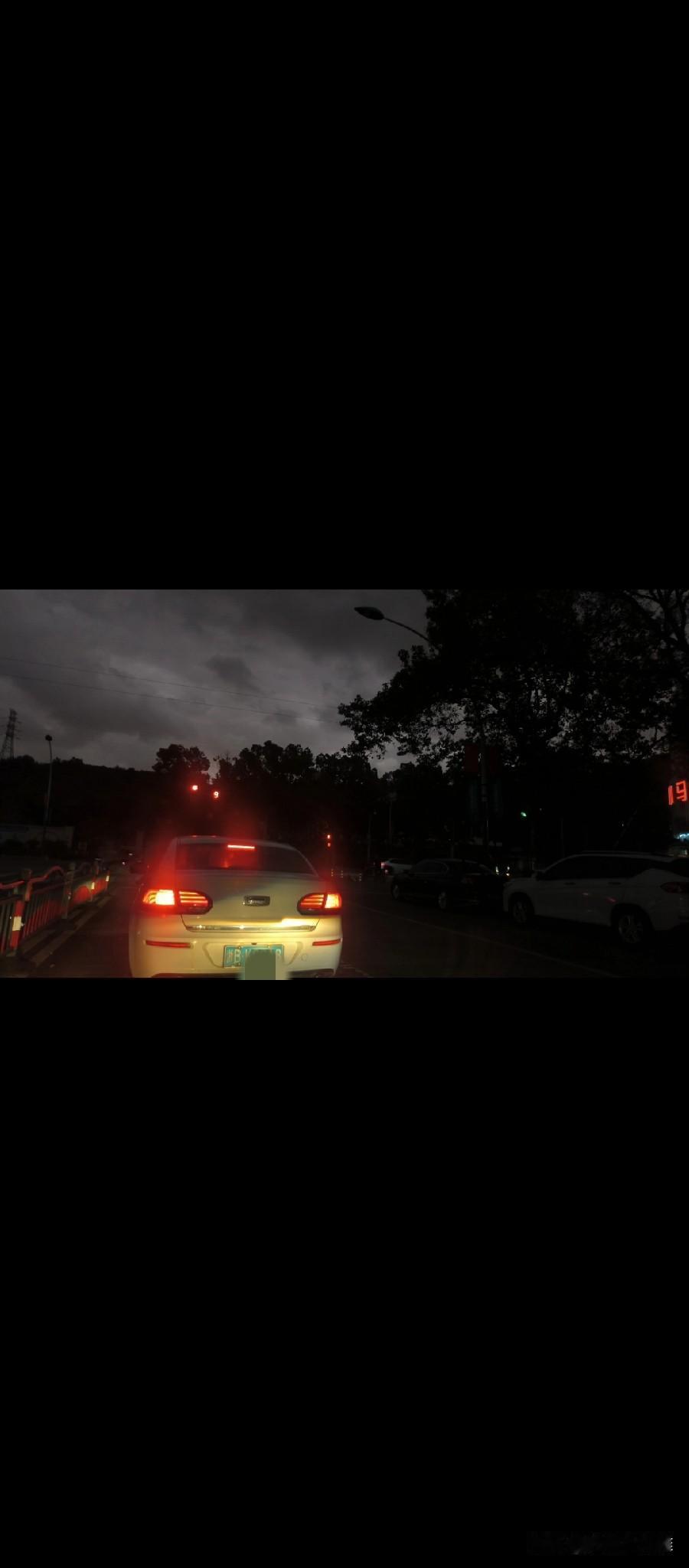 这是什么车，没见过这个车标，不得不说还挺好看的！车标 对车标有了解的