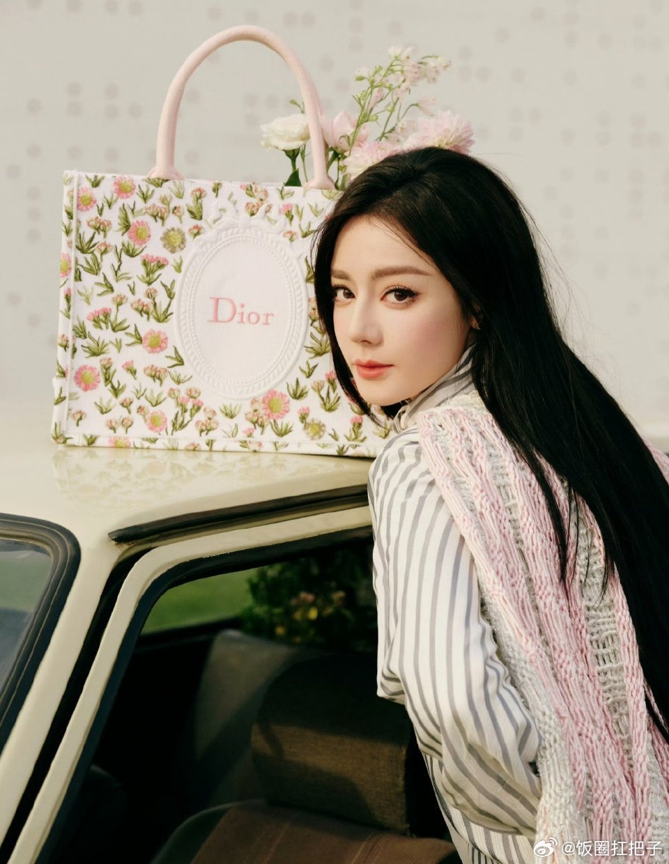 迪丽热巴报平安 热巴安全落地马来西亚热巴在马来西亚发文给大家报平安，姐姐安全就好