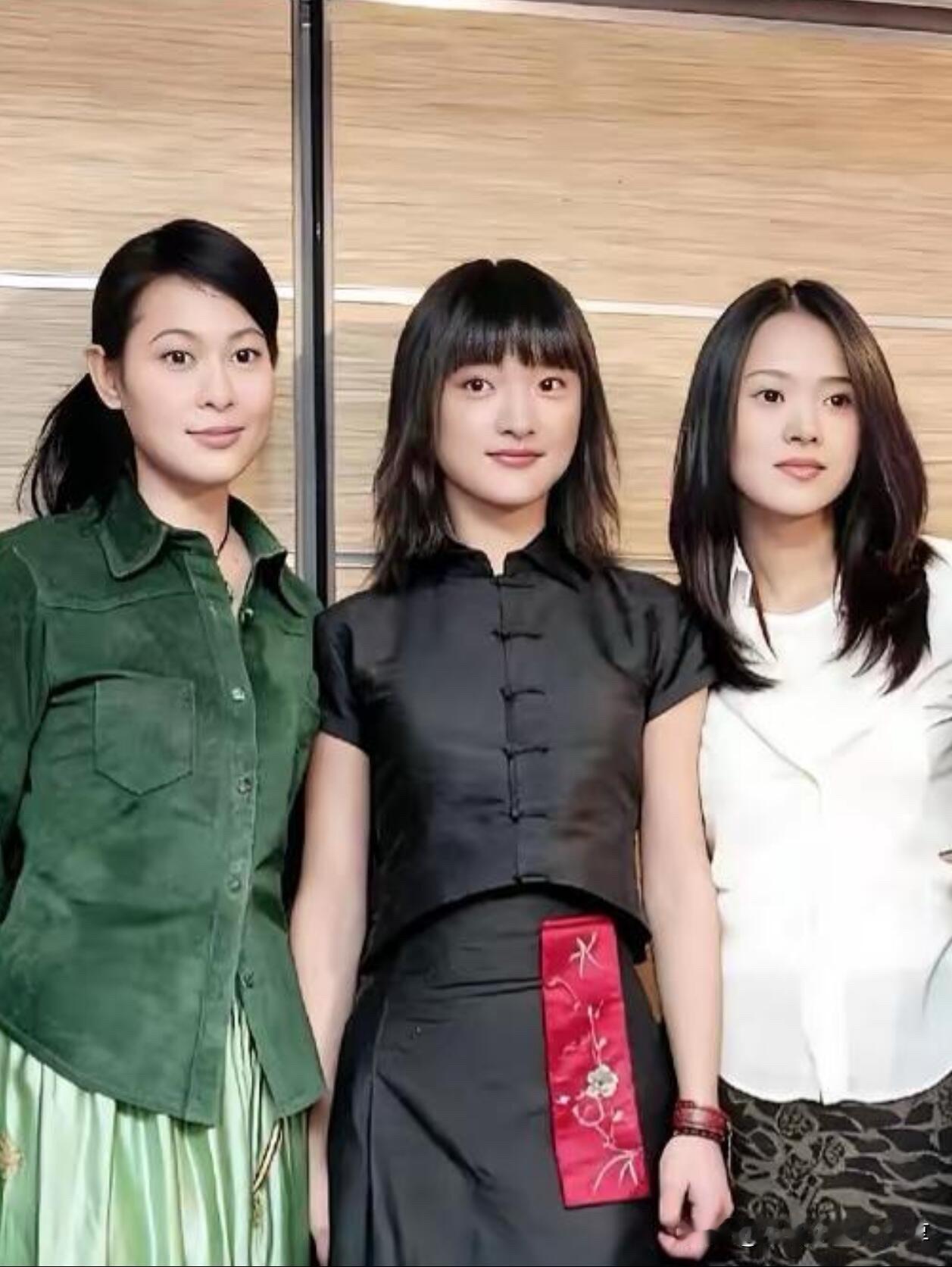 三位女明星早年的同框合影，真的养眼，那个时候伊能静是最好看的一个，可是岁月不饶人