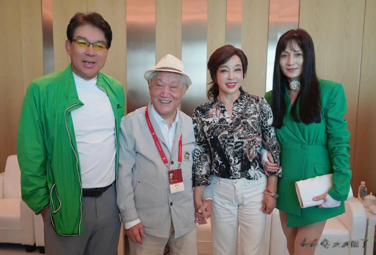 金鸡奖颁奖典礼前的活动上，电影《小花》中的刘晓庆、唐国强，《牧马人》中的朱时茂、
