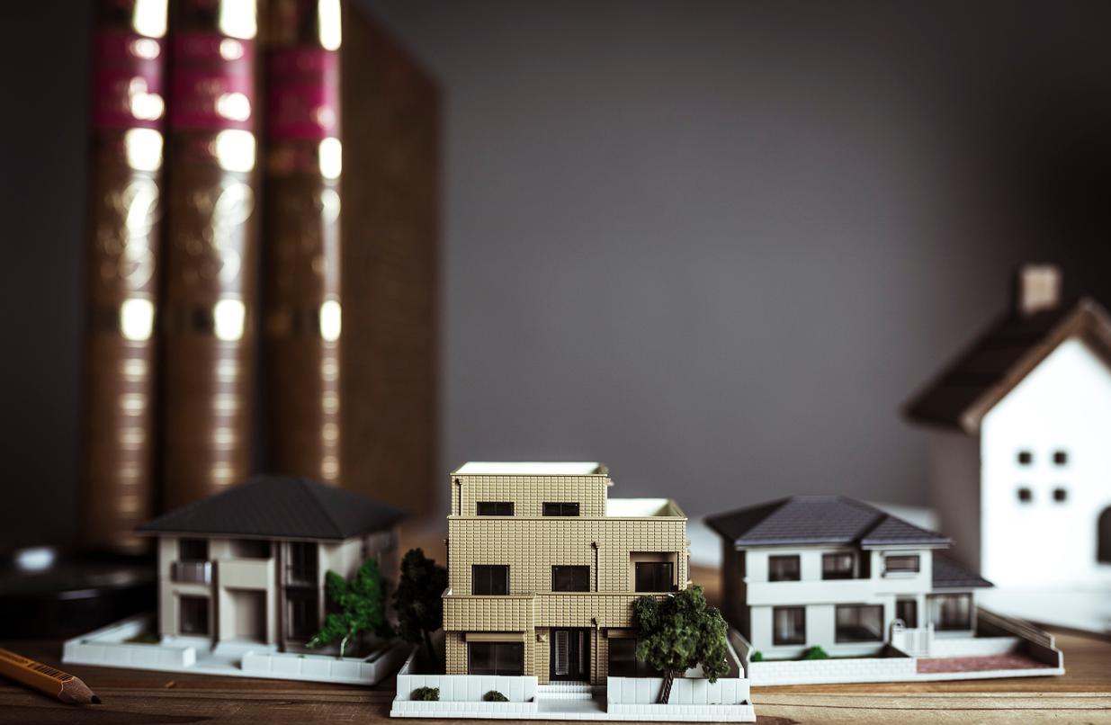 上海，大爷获得了 270 万的拆迁款后，就马上转给女友 141 万，随后跟着女友