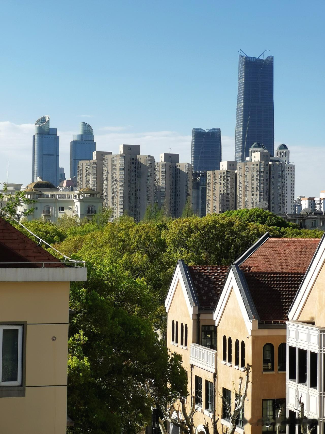 Documentary Tracking Photography: Icon T