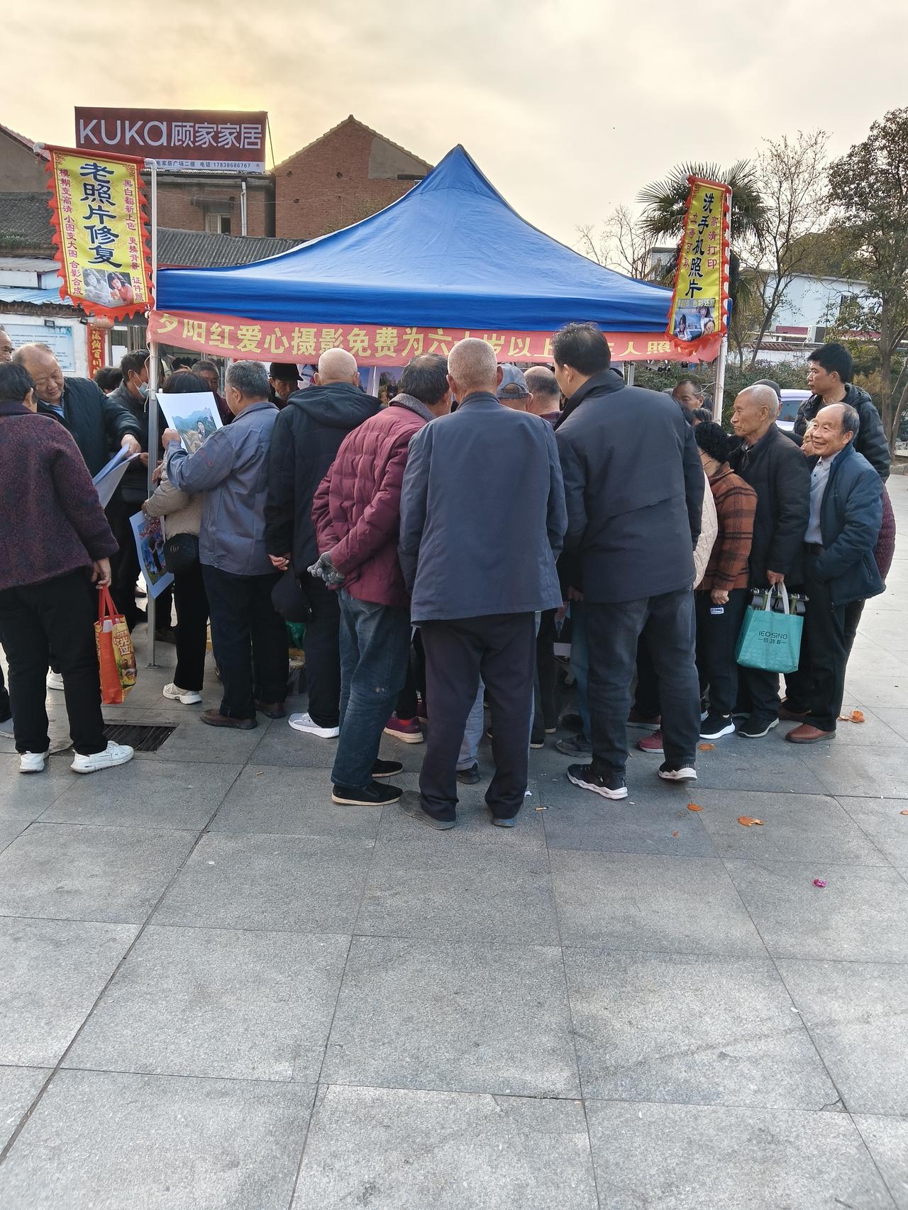 天南地北大拜年看来不同的人都有不同的生活方式。照相馆也都利用这种方式吸引能量，真