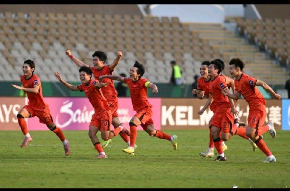 U23国足首进亚洲杯4强1月18日讯 随着点球大战击败乌兹别克斯坦U23，中国U