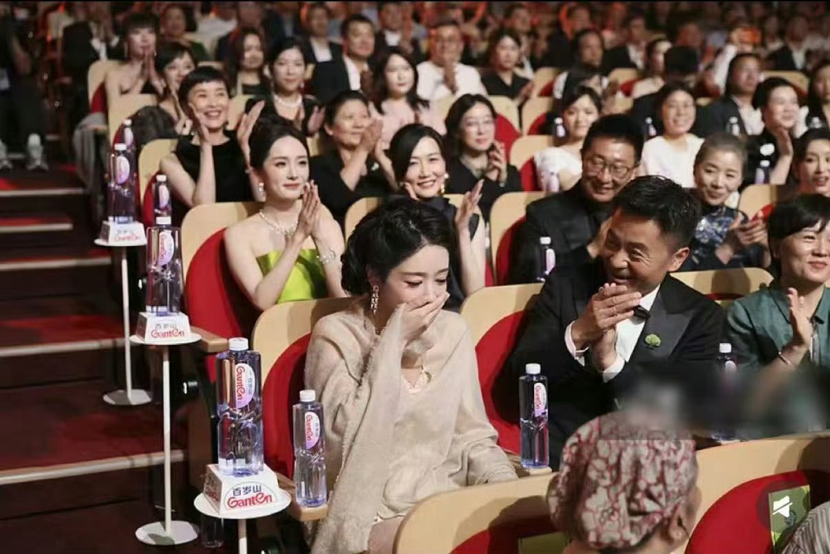 两大90花都有主流视后了恭喜杨紫荣获白玉兰视后！干货满满！实至名归