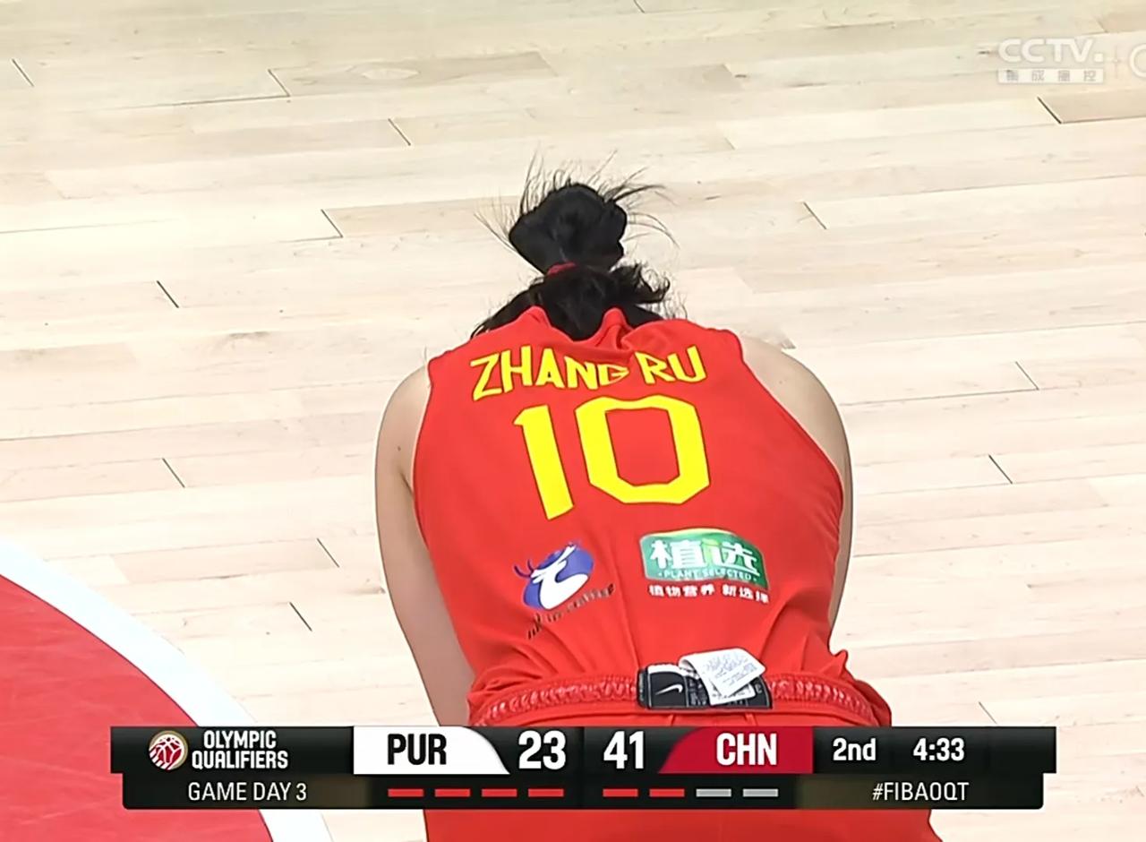 中国女篮轻松赢下波多黎各女篮，
以小组第一的身份，
挺进巴黎奥运，
张茹开场四罚