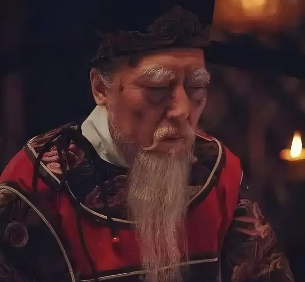 严世蕃想为父亲遮风挡雨，严嵩却厉声斥责，大明朝能呼风唤雨的只有皇上，能遮风挡雨的