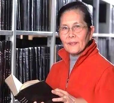 四次。
整整四次，咱们顶尖的半导体教授李爱珍，敲响中科院院士的大门，门连条缝都没