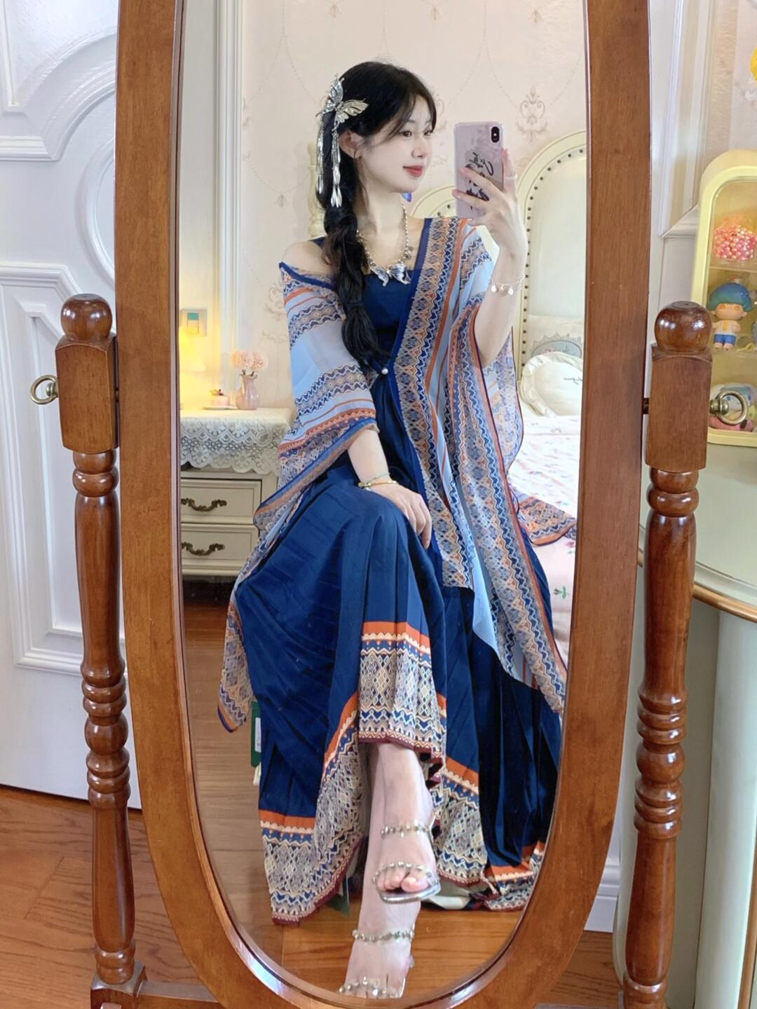 “我不爱无聊人间，只偏爱你眉眼”🦋