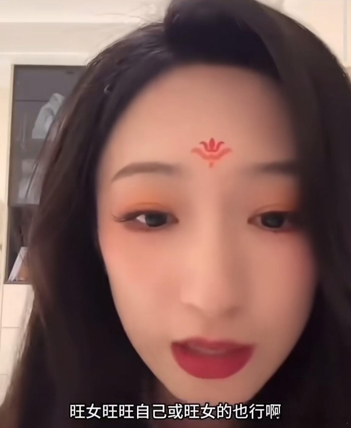 谭盐盐可真敢说。 她说自己“很旺”男生，跟她搭过的男主涨粉都很快。 比如说任运杰
