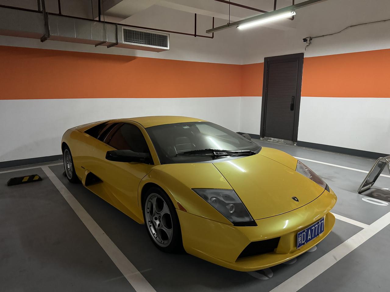 曾经灯光无限的Lamborghini  Murcielago蝙蝠🦇
如今的价格