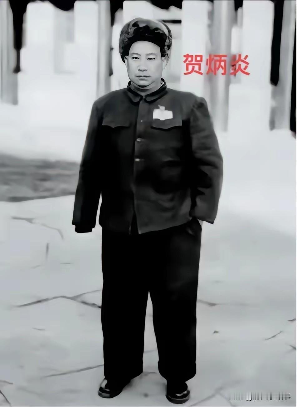 1937年雁门关伏击战中，贺炳炎目睹了一名八路军士兵被一个不满五尺的日本兵一刺刀