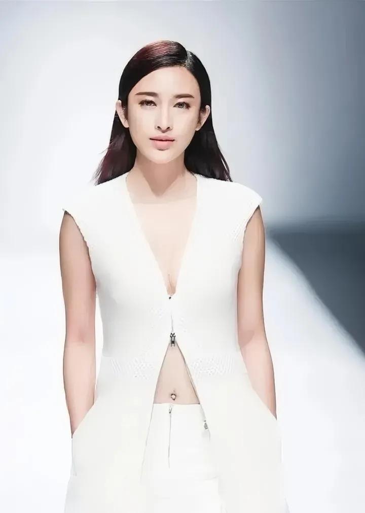 张俪，中国内地女演员，毕业于中央戏剧学院表演系本科。她的演艺生涯始于  2005