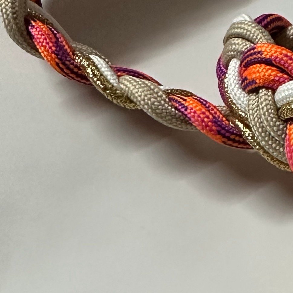 好物分享小黄花挂绳，黑猫垫片来啦，本想可以去折腰展时戴，但拖到昨天才来。 算了，