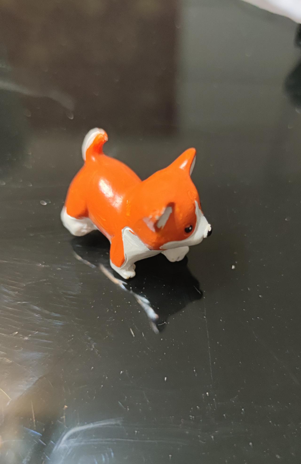 打扫卫生，发现一只小狗，太可爱了，肯定是孙女小时候的玩具，孙女现在都上初中了，还